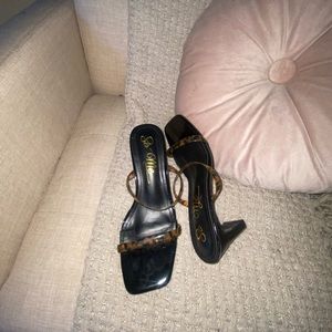 Black/tortoise sandal